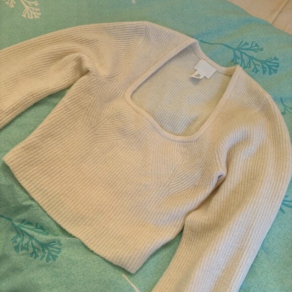 H&M White Cozy Sweater Perfect for Fall/Winter - Picture 5 of 5